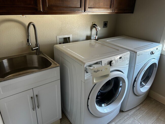 Building Photo - 3 Bedroom/2 Bath House available for rent in Arroyo Grande