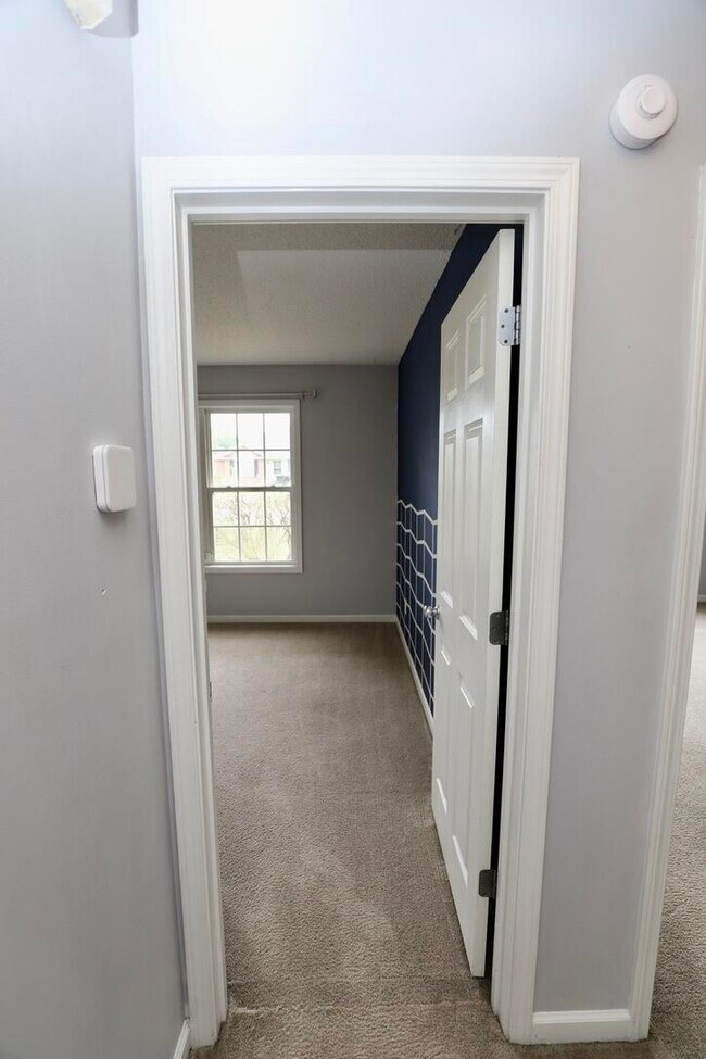 Building Photo - 60 Vinca Ct