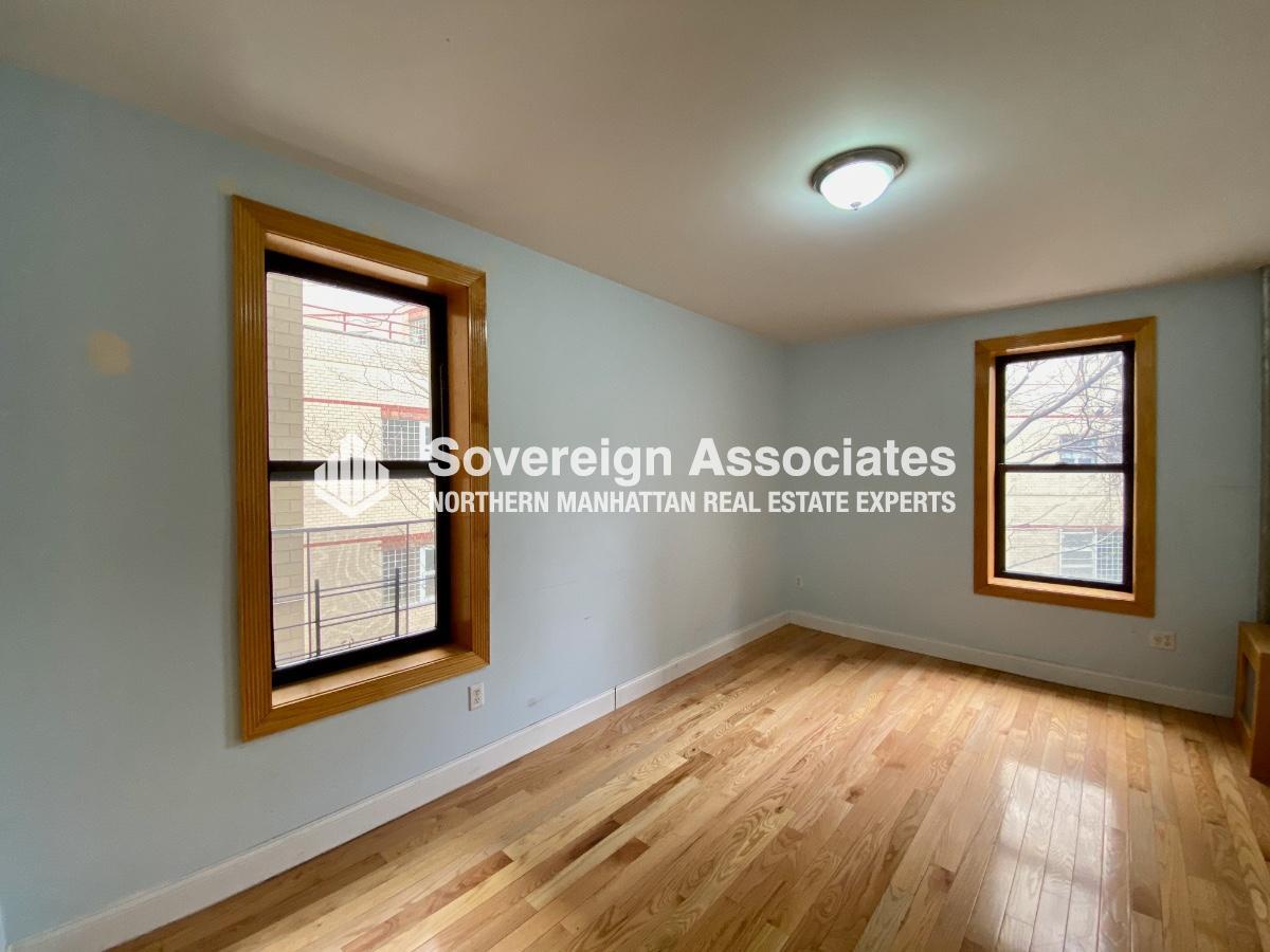 Building Photo - 609 W 196th St