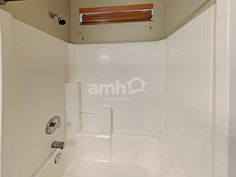 Building Photo - 16237 W Marconi Ave