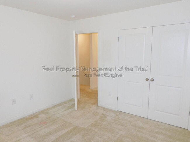 Building Photo - 719 Torbay Dr