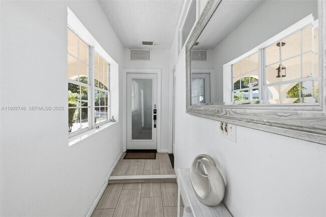 Building Photo - 521 NE 70th St