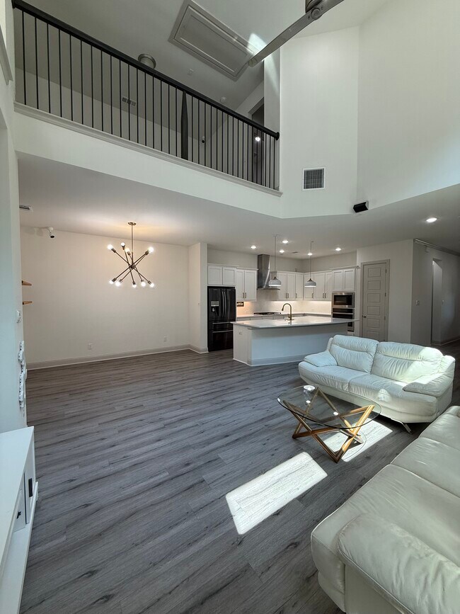 Building Photo - 620 Courtyard Ln