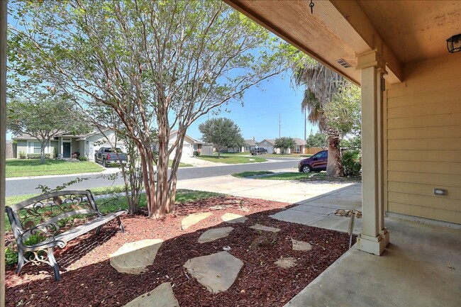 Building Photo - 2110 Encino Dr