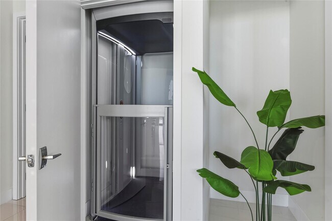 Building Photo - 3100 N Ocean Dr