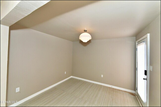Building Photo - 6412 Pizarro St