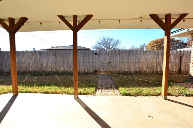 Building Photo - 815 7th St