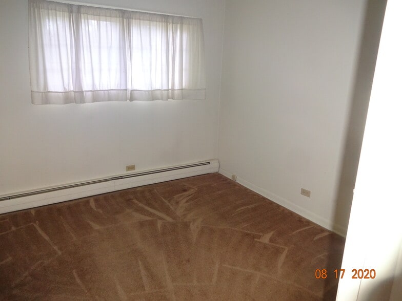 Fr Bedroom/(Office) - 240 W Quincy St