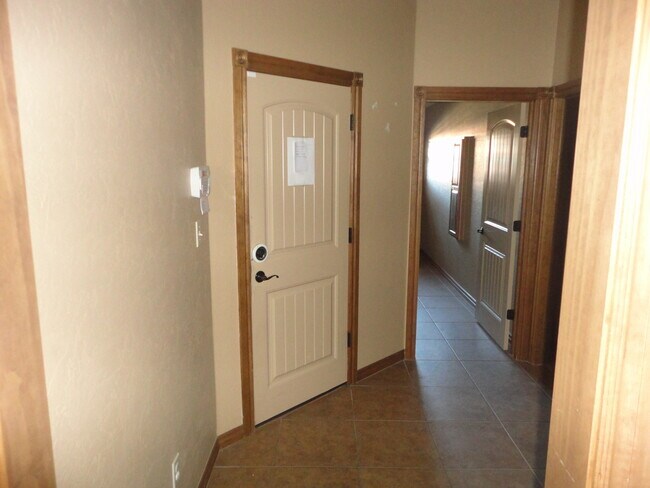 Building Photo - 6611 NE Watts Rd