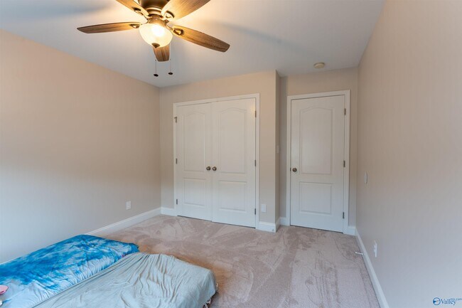 Building Photo - 2524 Oak Pl Dr SE