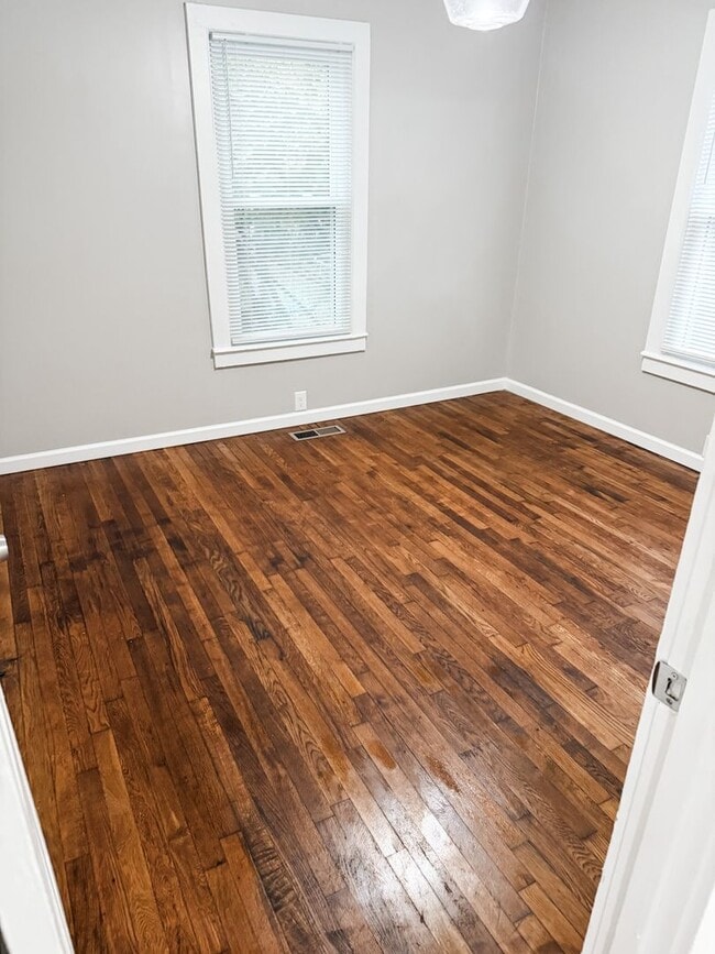 Building Photo - Charming 2 bedroom, 1 bathroom home locate...