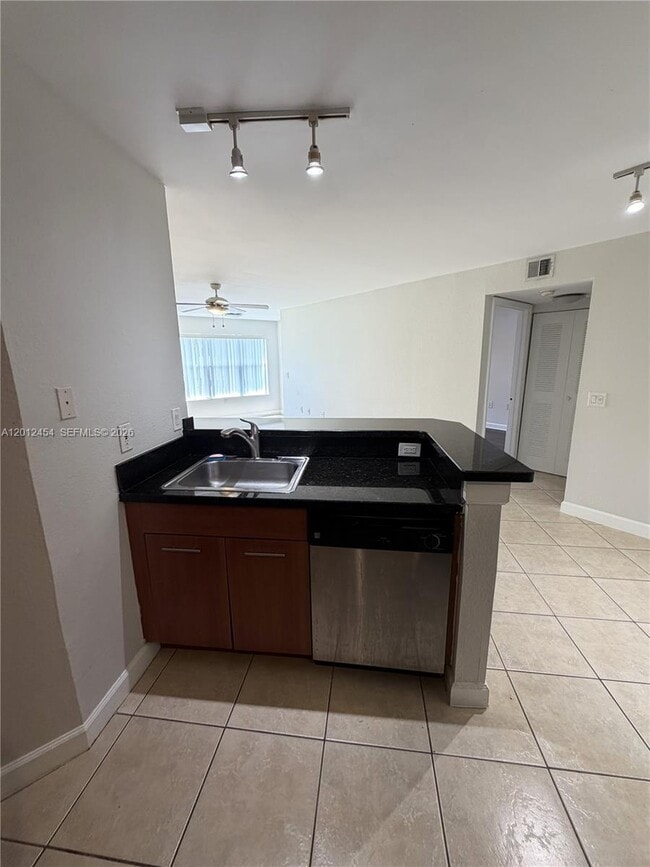 Building Photo - 12620 Vista Isles Dr