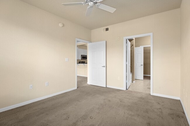 Building Photo - Gated Community!