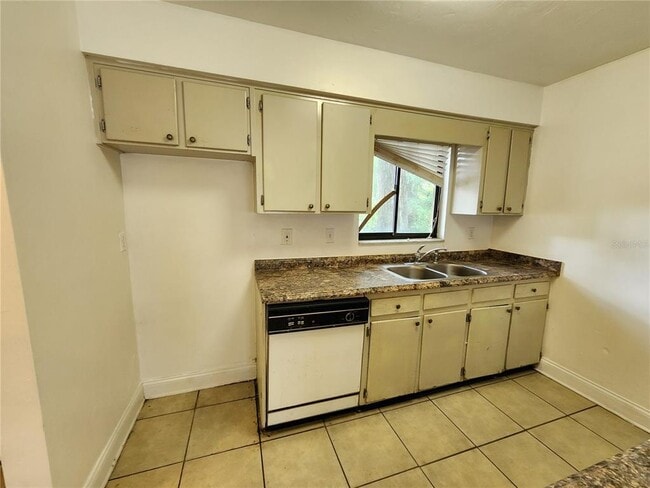 Building Photo - 713 SW 69th St
