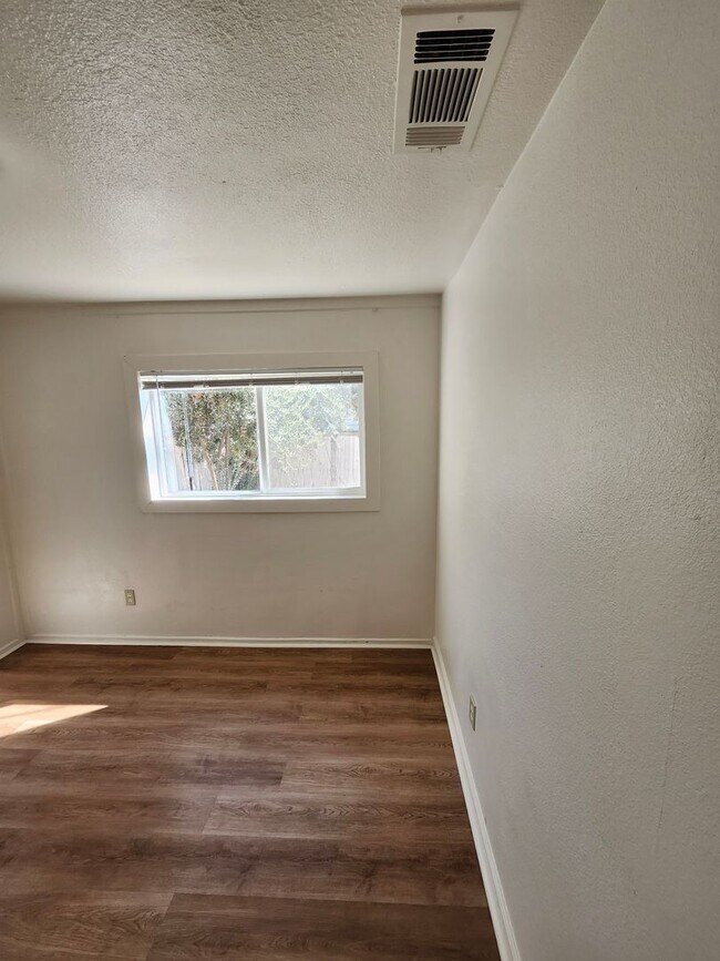 Building Photo - 1977 N F St