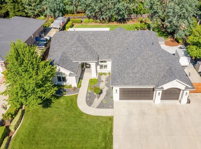 Building Photo - Beautiful Custom East Redding Home with a ...