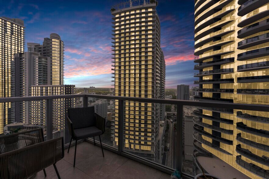 Building Photo - 1050 Brickell Ave