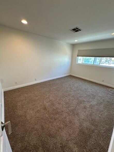 Building Photo - 501 Marguerite Ave