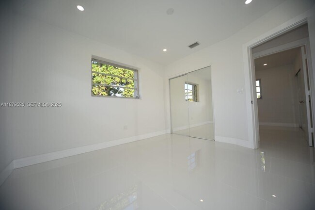 Building Photo - 18601 SW 97th Ct