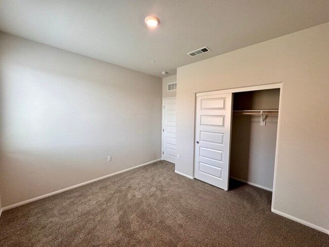 Building Photo - MOVE IN SPECIAL! $1000 off 1st month rent if you move in the month of January! Spacious 4 Bedroom...