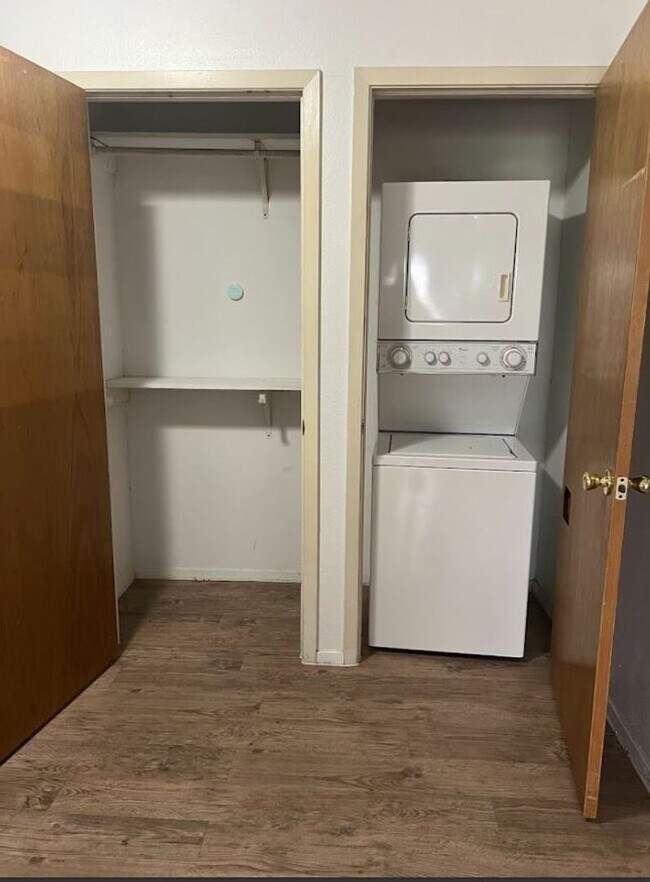 Building Photo - PRE LEASE CONDO FOR FALL 2026 - W/D Included