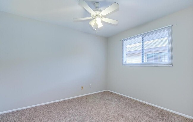 Building Photo - 2439 E Del Rio Dr