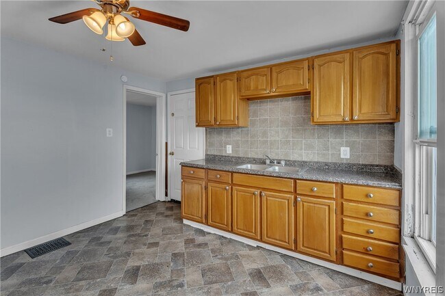Building Photo - 212 Lockwood Ave