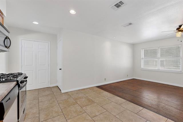 Building Photo - 317 W Pecan St