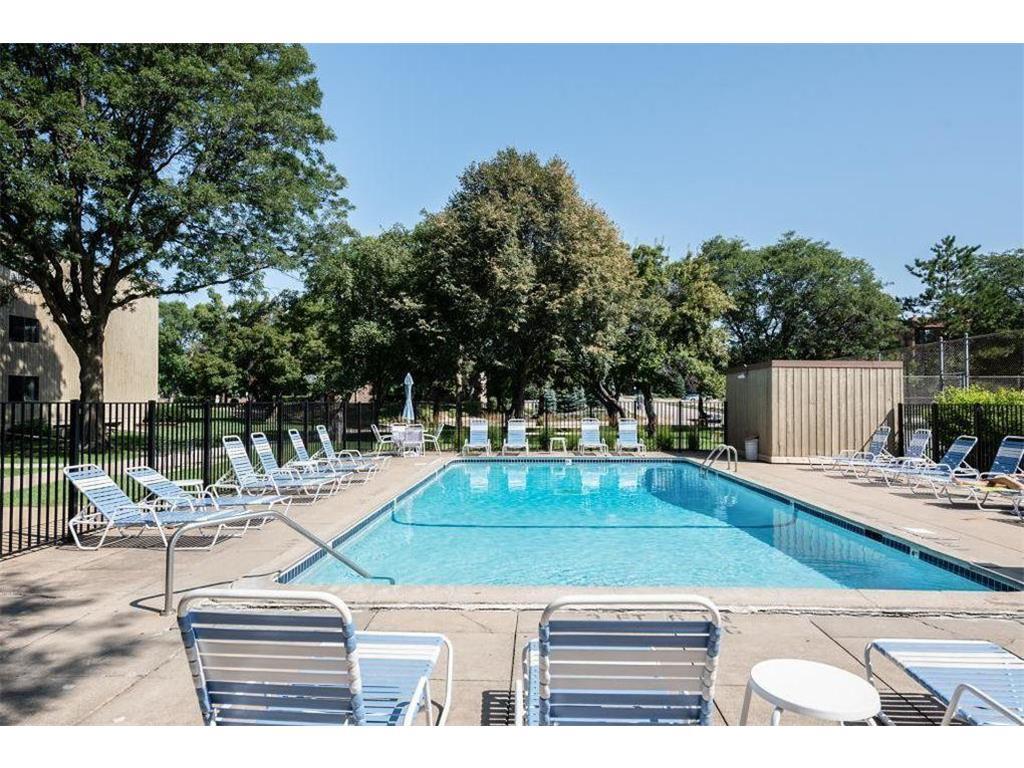 Building Photo - 4101 Parklawn Ave