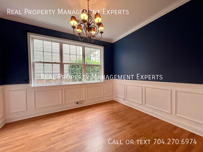 Building Photo - 10102 Old Carolina Dr