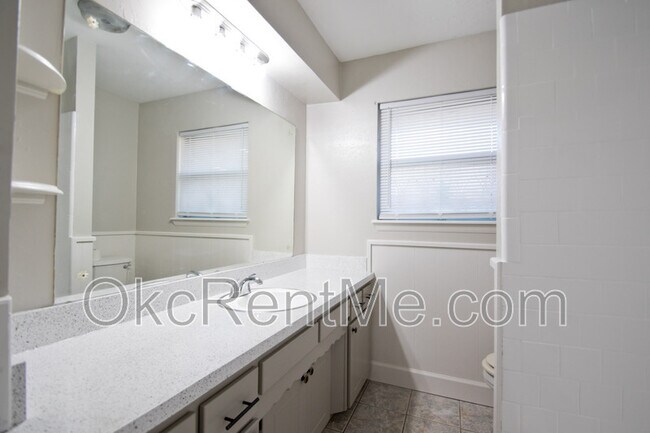 Building Photo - 126 NE 11th St