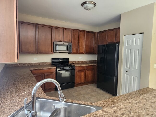 Building Photo - 8100 Shady Oak Rd