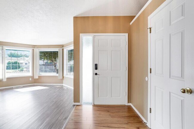 Building Photo - 1075 Mildred Ln SE