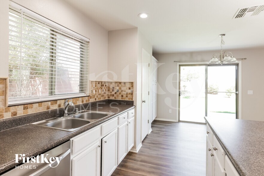 Building Photo - 5570 E Flowing Spring