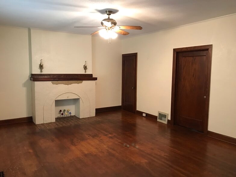 Building Photo - 3626 East 1st Street North