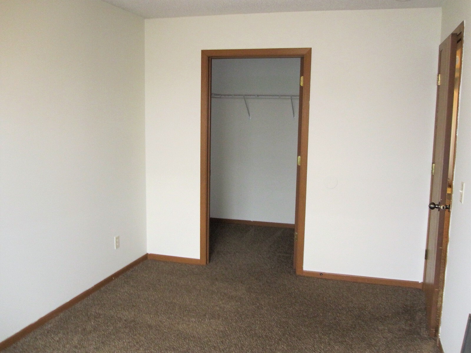 Building Photo - 626 W 8th St