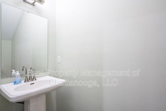 Building Photo - 3111 St Elmo Ave