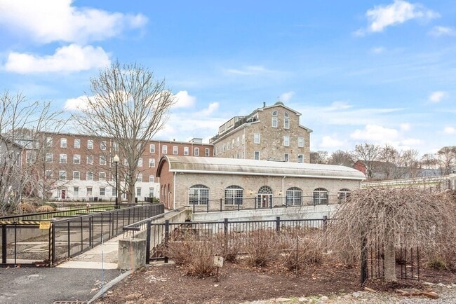 Building Photo - 7 S Stone Mill Dr