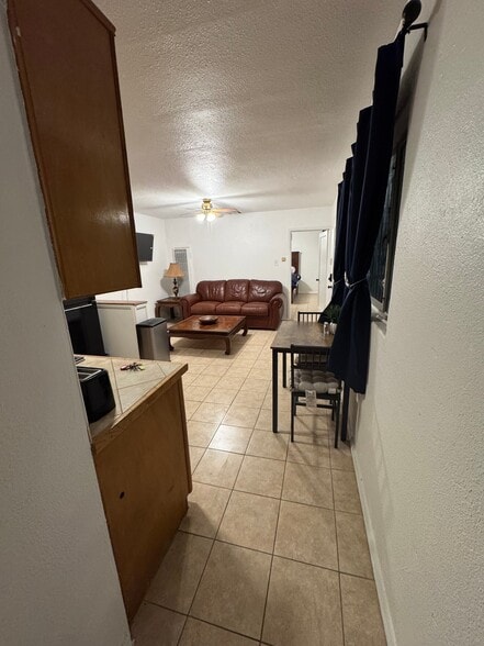 Building Photo - 608 Alicia Dr