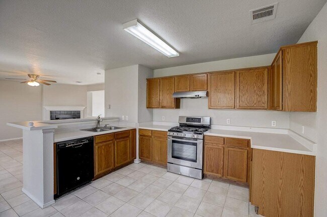 Building Photo - 1238 Acanthus St