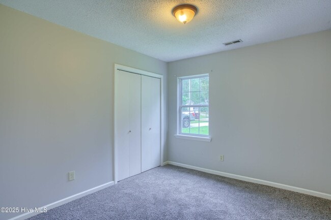 Building Photo - 303 Sedgefield Ct