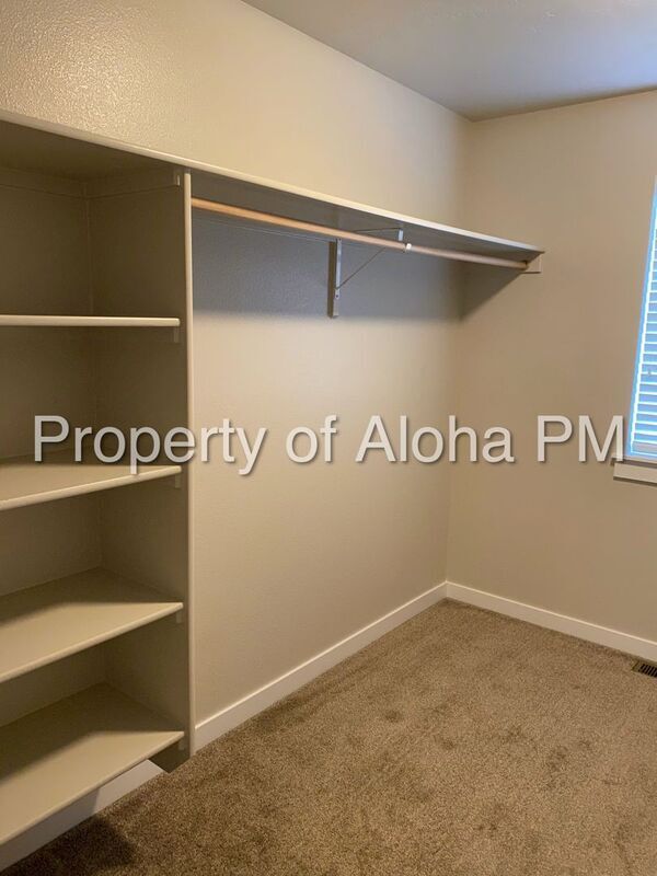 Building Photo - 6142 N Silver Spruce Ave