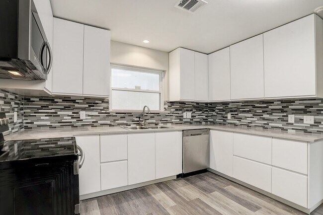 Building Photo - 5138 Rutherglenn Dr