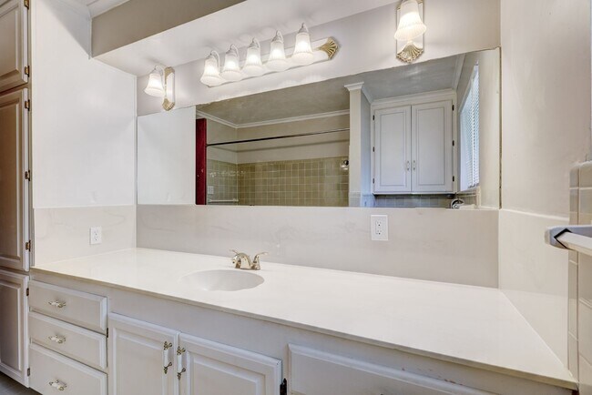 Building Photo - 3 bed 2 bath home in Bethany, OK