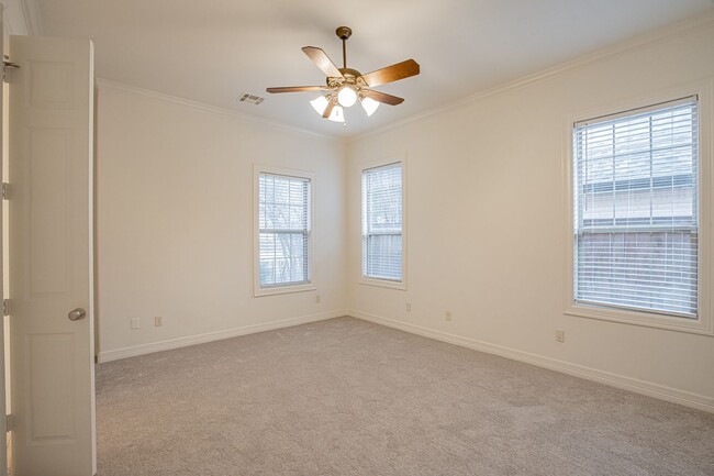 Building Photo - Luxury Three Bedroom Duplex in Arlington H...