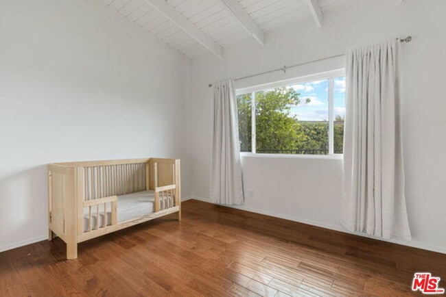 Building Photo - 1175 Las Pulgas Pl