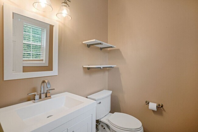 Building Photo - Charming 3BR House in Holly Springs