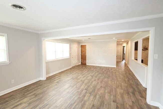Building Photo - 5601 Eunice Dr