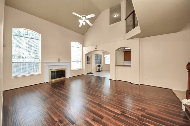 Building Photo - 1607 Parkview Ln