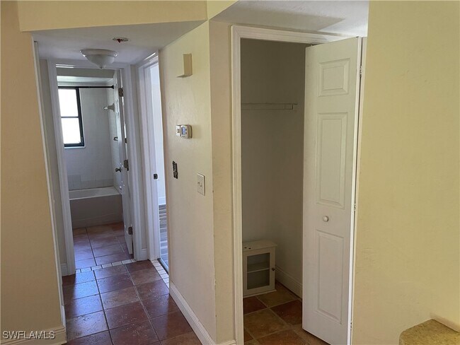 Building Photo - 2137 Golfside Village Dr